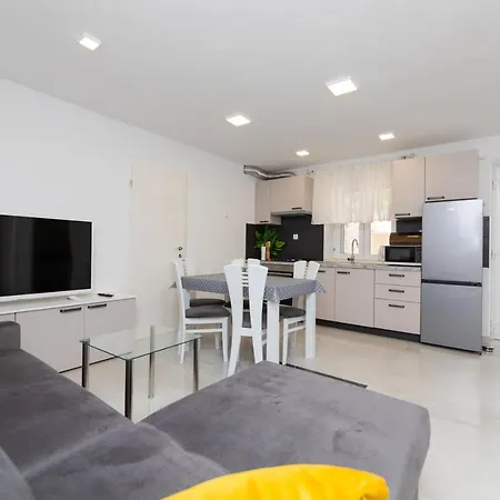 Apartmani Canaki Supetar Exterior foto