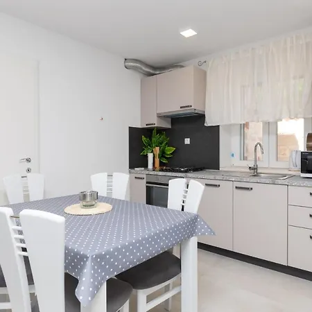 Apartmani Canaki Supetar Exterior foto
